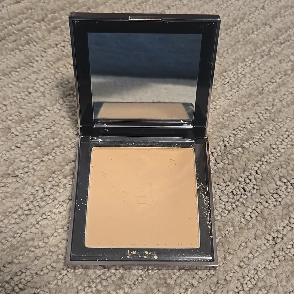 NWOT Doucce Cache Creme Powder Foundation NL1